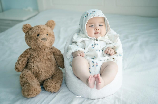 广州宝宝吃不饱母乳的症状